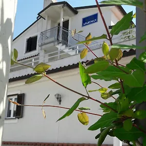 M&r Apartment